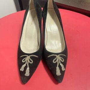 Elegant Black Pumps with Embellished Design